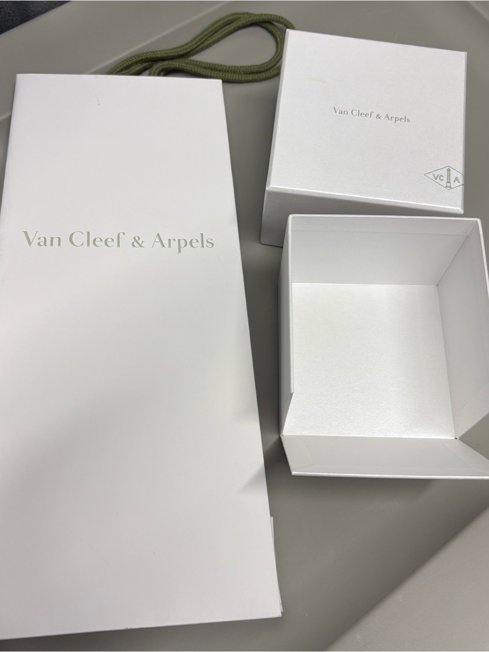 Van Cleef & Arpels White Jewelry Gift Box & bag Set Olive Cord handles